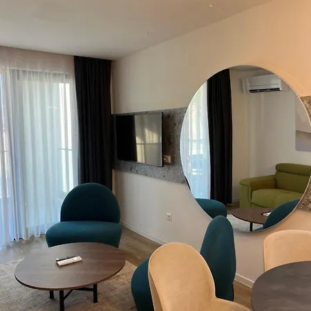 Apartment Modern With Pool Makarska