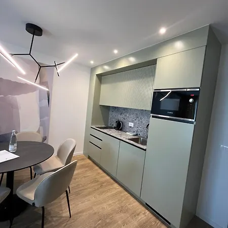 Modern With Pool Apartment *